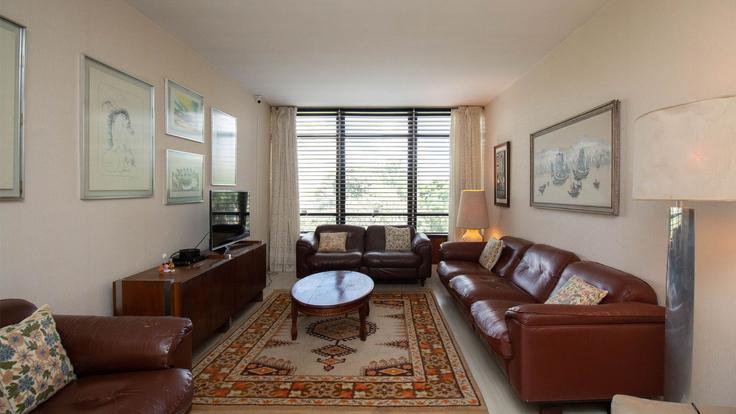 Brasília Superquadra Sul 308のBuilding Bl. C - Asa Sul - anfitriao-prime - 1365441のアパートメントにある、モダンな家具を備えたエレガントなデザインのリビングルーム