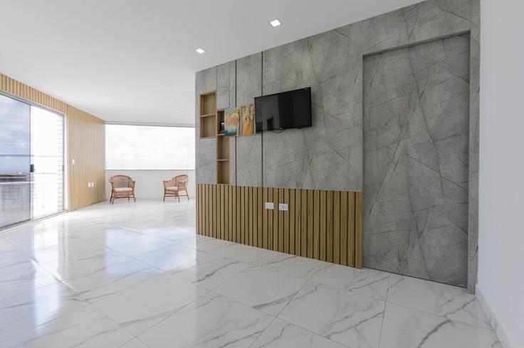 Salle de séjour élégante avec mobilier moderne dans un appartement à Building Rua Monte Castelo - anfitriao-prime - 1365428 à Aviação, Praia Grande Salle de séjour élégante avec mobilier moderne dans un appartement à Building Rua Monte Castelo - anfitriao-prime - 1365428 à Aviação, Praia Grande