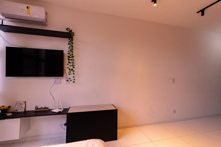 Salle de séjour élégante avec mobilier moderne dans un appartement à Building Rua Vargem Grande - anfitriao-prime - 1365508 à Vila Gomes Cardim, São Paulo