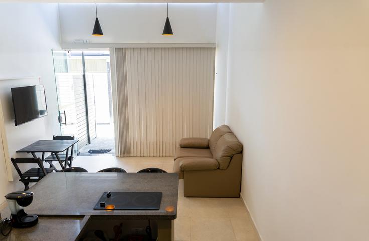 Salle de séjour élégante avec mobilier moderne dans un appartement à Building Rua São José dos Campos - anfitriao-prime - 1365598 à Barra da Lagoa, Ubatuba Salle de séjour élégante avec mobilier moderne dans un appartement à Building Rua São José dos Campos - anfitriao-prime - 1365598 à Barra da Lagoa, Ubatuba