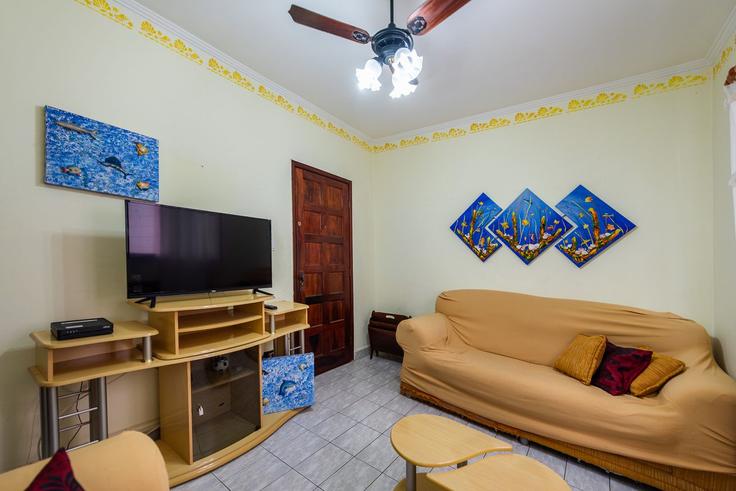 Building Rua Amazonas - anfitriao-prime - 1464604 adresindeki bir dairede modern mobilyalarla zarif bir şekilde tasarlanmış oturma odası Canto do Forte, Praia Grande Building Rua Amazonas - anfitriao-prime - 1464604 adresindeki bir dairede modern mobilyalarla zarif bir şekilde tasarlanmış oturma odası Canto do Forte, Praia Grande