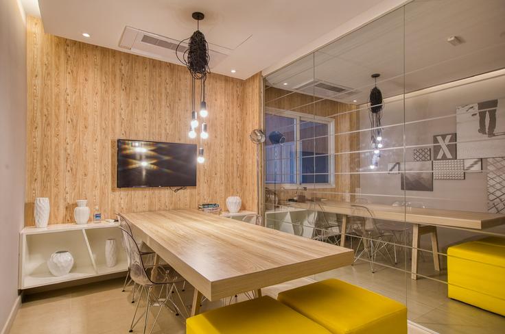 Salle de séjour élégante avec mobilier moderne dans un appartement à Building Rua Tabatinguera - anfitriao-prime - 1365602 à Sé, São Paulo