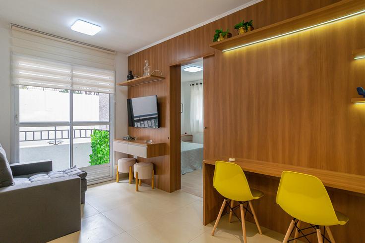 Elegant gestaltetes Wohnzimmer mit moderner Einrichtung in einer Wohnung im Building Avenida Padre Pereira de Andrade - anfitriao-prime - 1365666 in Alto da Lapa, São Paulo Elegant gestaltetes Wohnzimmer mit moderner Einrichtung in einer Wohnung im Building Avenida Padre Pereira de Andrade - anfitriao-prime - 1365666 in Alto da Lapa, São Paulo