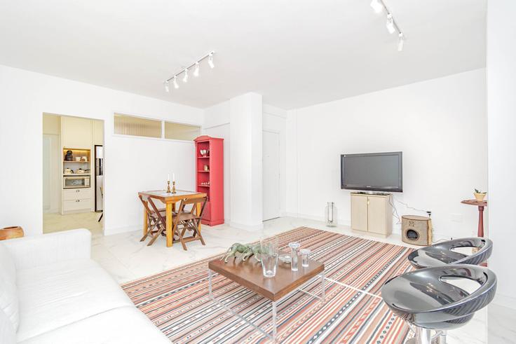 Salle de séjour élégante avec mobilier moderne dans un appartement à Building Rua Felipe Schmidt - anfitriao-prime - 1365636 à Centro, Florianópolis Salle de séjour élégante avec mobilier moderne dans un appartement à Building Rua Felipe Schmidt - anfitriao-prime - 1365636 à Centro, Florianópolis