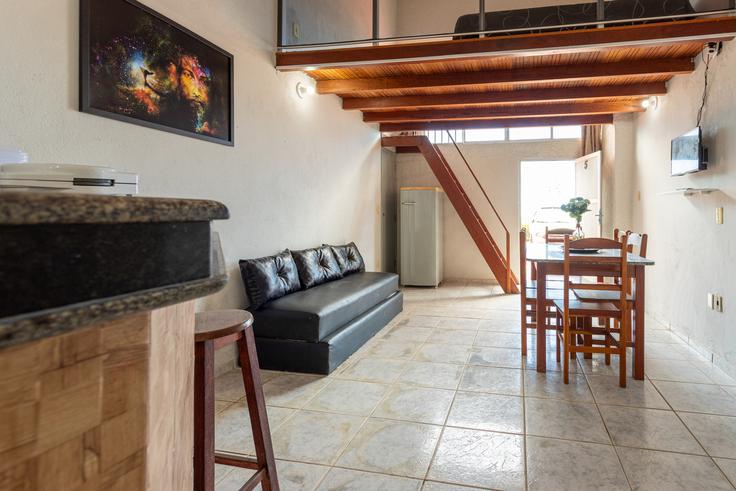 Sala de estar elegantemente projetada com móveis modernos em um apartamento no Building Rua Waldette Bianconi Bessa - anfitriao-prime - 1366491 em Ipiranga, Guarapari Sala de estar elegantemente projetada com móveis modernos em um apartamento no Building Rua Waldette Bianconi Bessa - anfitriao-prime - 1366491 em Ipiranga, Guarapari