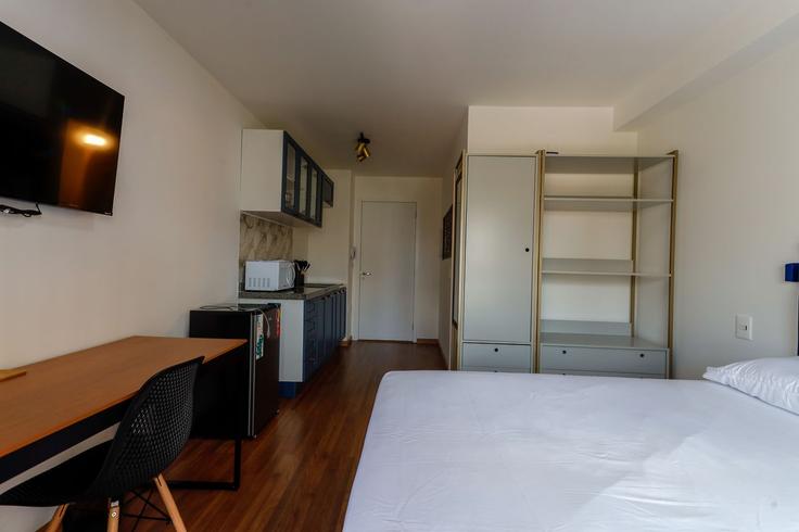 Elegant gestaltetes Wohnzimmer mit moderner Einrichtung in einer Wohnung im Building Rua João Ramalho - anfitriao-prime - 1475792 in Perdizes, São Paulo Elegant gestaltetes Wohnzimmer mit moderner Einrichtung in einer Wohnung im Building Rua João Ramalho - anfitriao-prime - 1475792 in Perdizes, São Paulo