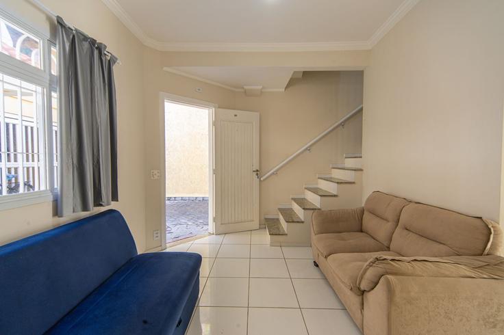 Building Rua Doutor Fernando Nascimento - anfitriao-prime - 1465406 adresindeki bir dairede modern mobilyalarla zarif bir şekilde tasarlanmış oturma odası Balneario Cidade Atlantica, Guarujá Building Rua Doutor Fernando Nascimento - anfitriao-prime - 1465406 adresindeki bir dairede modern mobilyalarla zarif bir şekilde tasarlanmış oturma odası Balneario Cidade Atlantica, Guarujá