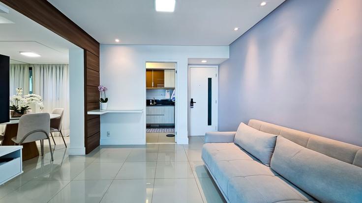 Building Avenida Luís Viana Filho - anfitriao-prime - 1436122 adresindeki bir dairede modern mobilyalarla zarif bir şekilde tasarlanmış oturma odası Paralela, Salvador Building Avenida Luís Viana Filho - anfitriao-prime - 1436122 adresindeki bir dairede modern mobilyalarla zarif bir şekilde tasarlanmış oturma odası Paralela, Salvador