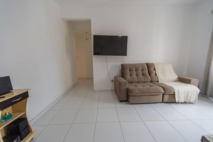 Elegante sala de estar con mobiliario moderno en un apartamento en Building Rua Doutor Artur Porchat de Assis - anfitriao-prime - 1461277 en Boqueirão, Santos Elegante sala de estar con mobiliario moderno en un apartamento en Building Rua Doutor Artur Porchat de Assis - anfitriao-prime - 1461277 en Boqueirão, Santos