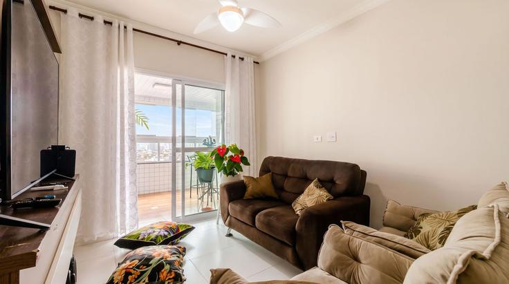 Praia Grande Vila CaiçaraのBuilding Rua São Domingos - anfitriao-prime - 1613509のアパートメントにある、モダンな家具を備えたエレガントなデザインのリビングルーム Praia Grande Vila CaiçaraのBuilding Rua São Domingos - anfitriao-prime - 1613509のアパートメントにある、モダンな家具を備えたエレガントなデザインのリビングルーム