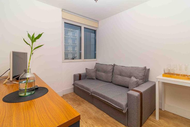 Salle de séjour élégante avec mobilier moderne dans un appartement à Building Alameda Campinas - anfitriao-prime - 1622358 à Jardim Paulista, São Paulo