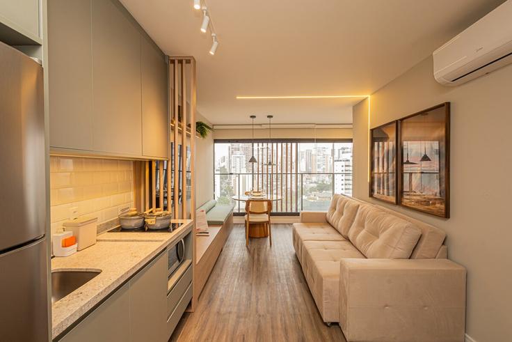 Elegant gestaltetes Wohnzimmer mit moderner Einrichtung in einer Wohnung im Building Avenida Sumaré - anora-spaces - 1327280 in Perdizes, São Paulo Elegant gestaltetes Wohnzimmer mit moderner Einrichtung in einer Wohnung im Building Avenida Sumaré - anora-spaces - 1327280 in Perdizes, São Paulo