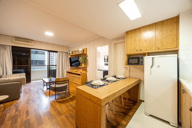 Salle de séjour élégante avec mobilier moderne dans un appartement à Building Rua Doutor Rafael de Barros - anora-spaces - 1327404 à Paraíso, São Paulo