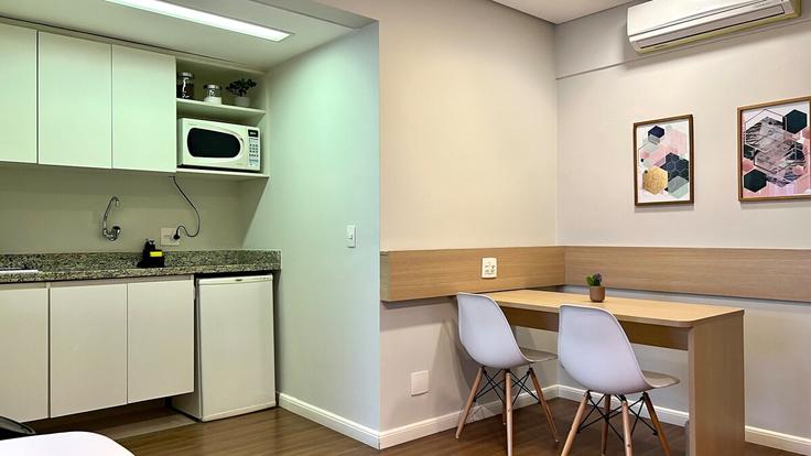 Funktionelle und stilvolle Küche mit erstklassige Ausstattung in einer gehobenen Wohnung im Building Rua Professor Manoelito de Ornellas - anora-spaces - 1327516 in Vila Cruzeiro, São Paulo