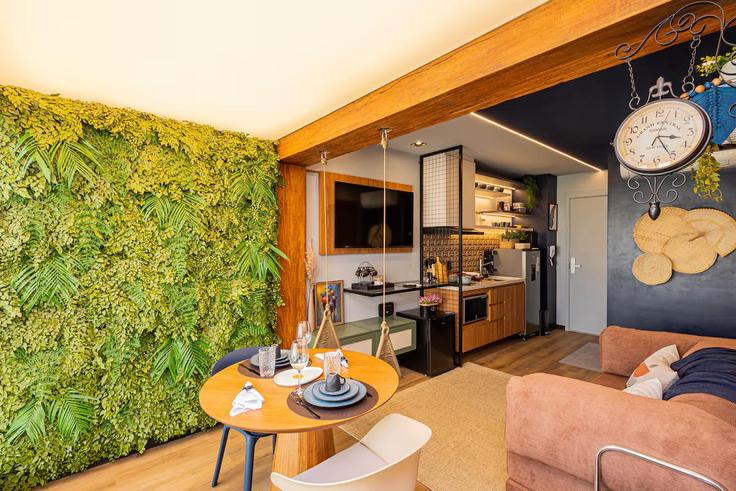 Sala de estar elegantemente projetada com móveis modernos em um apartamento no Building Rua Turiassu - anora-spaces - 1327550 em Água Branca, São Paulo