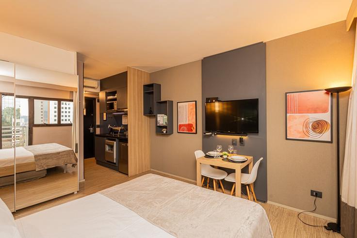 Salle de séjour élégante avec mobilier moderne dans un appartement à Building Alameda Mamoré - anora-spaces - 1327354 à Alphaville Industrial, Barueri Salle de séjour élégante avec mobilier moderne dans un appartement à Building Alameda Mamoré - anora-spaces - 1327354 à Alphaville Industrial, Barueri