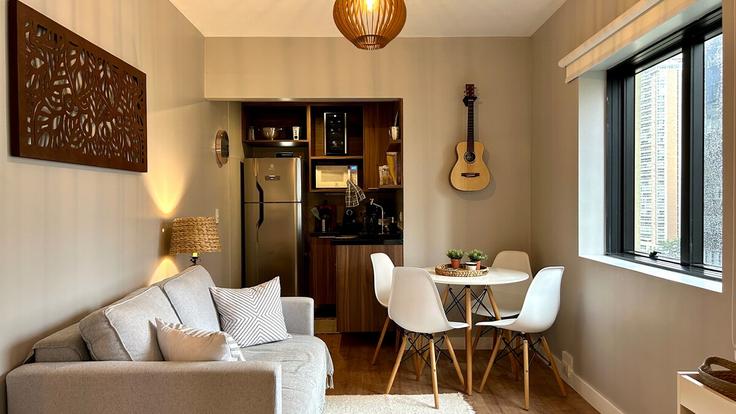 Salle de séjour élégante avec mobilier moderne dans un appartement à Building Rua Heinrich Hertz - anora-spaces - 1327479 à Brooklin, São Paulo