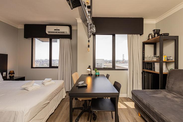 Vila Congonhas, São Paulo에 위치한 Building Corredor Norte-Sul - anora-spaces - 1327329 아파트의 세련된 인테리어가 돋보이는 거실 Vila Congonhas, São Paulo에 위치한 Building Corredor Norte-Sul - anora-spaces - 1327329 아파트의 세련된 인테리어가 돋보이는 거실