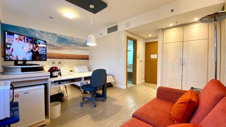 Building Alameda Grajaú - anora-spaces - 1327551 adresindeki bir dairede modern mobilyalarla zarif bir şekilde tasarlanmış oturma odası Alphaville Industrial, Barueri Building Alameda Grajaú - anora-spaces - 1327551 adresindeki bir dairede modern mobilyalarla zarif bir şekilde tasarlanmış oturma odası Alphaville Industrial, Barueri