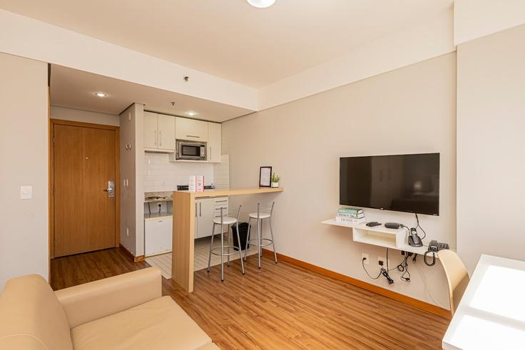 Building Alameda Grajaú - anora-spaces - 1327357 adresindeki bir dairede modern mobilyalarla zarif bir şekilde tasarlanmış oturma odası Alphaville Industrial, Barueri Building Alameda Grajaú - anora-spaces - 1327357 adresindeki bir dairede modern mobilyalarla zarif bir şekilde tasarlanmış oturma odası Alphaville Industrial, Barueri