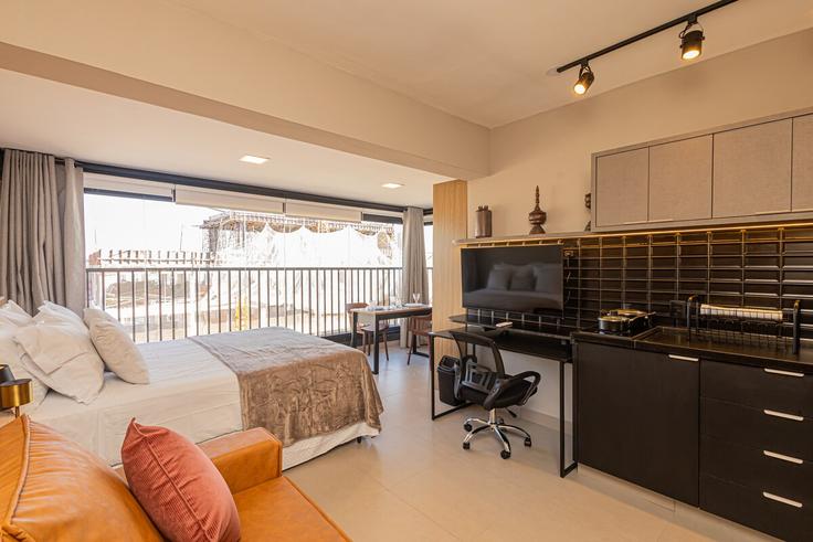 Sala de estar elegantemente projetada com móveis modernos em um apartamento no Building Rua Alvorada - anora-spaces - 1327286 em Vila Olímpia, São Paulo Sala de estar elegantemente projetada com móveis modernos em um apartamento no Building Rua Alvorada - anora-spaces - 1327286 em Vila Olímpia, São Paulo