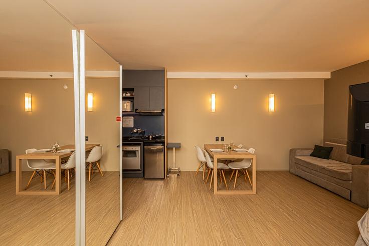 Building Avenida Cauaxi - anora-spaces - 1327386 adresindeki bir dairede modern mobilyalarla zarif bir şekilde tasarlanmış oturma odası Alphaville Industrial, Barueri Building Avenida Cauaxi - anora-spaces - 1327386 adresindeki bir dairede modern mobilyalarla zarif bir şekilde tasarlanmış oturma odası Alphaville Industrial, Barueri