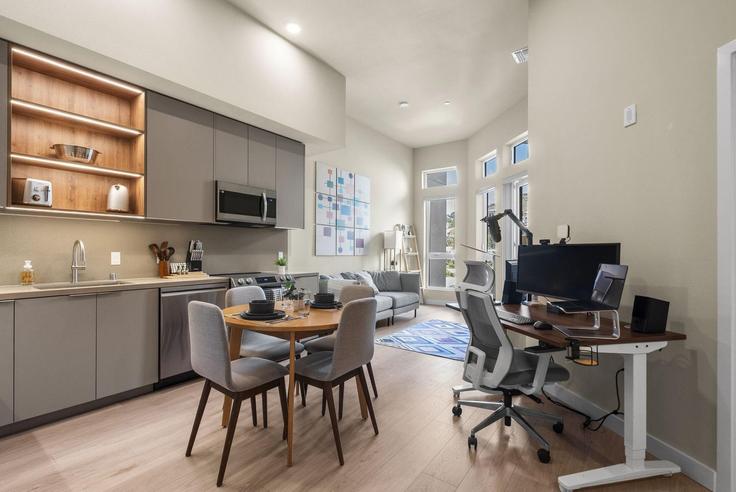 Sala de estar elegantemente projetada com móveis modernos em um apartamento no Building North Fairfax Avenue - anyplaceru - 1328673 em Los Angeles, Los Angeles Sala de estar elegantemente projetada com móveis modernos em um apartamento no Building North Fairfax Avenue - anyplaceru - 1328673 em Los Angeles, Los Angeles