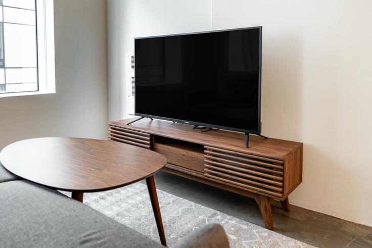 Salle de séjour élégante avec mobilier moderne dans un appartement à Building 10th Street - anyplaceru - 278477 - SFO à San Francisco, San Francisco
