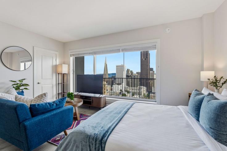 Building Pine Street - anyplaceru - 1461468 adresindeki bir dairede modern mobilyalarla zarif bir şekilde tasarlanmış oturma odası San Francisco, San Francisco