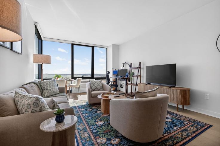 Building Park View Avenue - anyplaceru - 1471251 adresindeki bir dairede modern mobilyalarla zarif bir şekilde tasarlanmış oturma odası Jersey City, Jersey City Building Park View Avenue - anyplaceru - 1471251 adresindeki bir dairede modern mobilyalarla zarif bir şekilde tasarlanmış oturma odası Jersey City, Jersey City