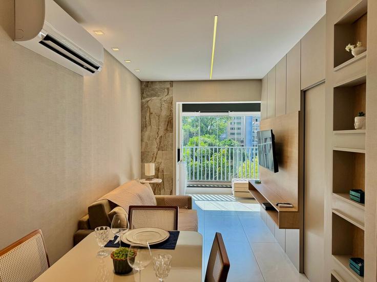 Elegante sala de estar con mobiliario moderno en un apartamento en Building Alameda Fernão Cardim - anystay - 1574994 en Jardim Paulista, São Paulo Elegante sala de estar con mobiliario moderno en un apartamento en Building Alameda Fernão Cardim - anystay - 1574994 en Jardim Paulista, São Paulo