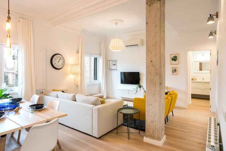 Ciutat Vella, Valencia 소재 Building Plaça de Manises - apartup - 1370234 유닛에 마련된, 현대적인 가구로 꾸며진 우아한 디자인의 거실 Ciutat Vella, Valencia 소재 Building Plaça de Manises - apartup - 1370234 유닛에 마련된, 현대적인 가구로 꾸며진 우아한 디자인의 거실