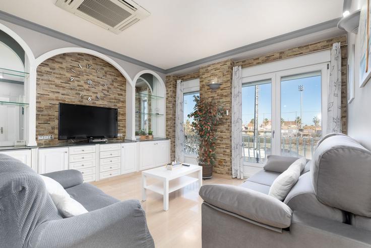 Building Carrer del Progrés - apartup - 1370224 adresindeki bir dairede modern mobilyalarla zarif bir şekilde tasarlanmış oturma odası Poblats Marítims, Valencia Building Carrer del Progrés - apartup - 1370224 adresindeki bir dairede modern mobilyalarla zarif bir şekilde tasarlanmış oturma odası Poblats Marítims, Valencia