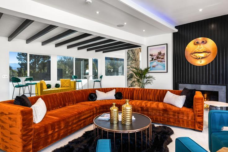 Building North Girasol Avenue - apekrentals - 1022793 - LAX adresindeki bir dairede modern mobilyalarla zarif bir şekilde tasarlanmış oturma odası Palm Springs, Palm Springs Building North Girasol Avenue - apekrentals - 1022793 - LAX adresindeki bir dairede modern mobilyalarla zarif bir şekilde tasarlanmış oturma odası Palm Springs, Palm Springs