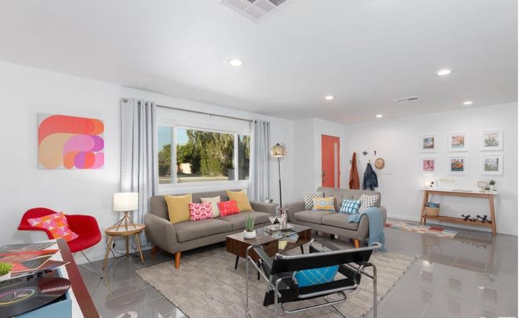 Building East Finley Road - apekrentals - 1022824 - LAX adresindeki bir dairede modern mobilyalarla zarif bir şekilde tasarlanmış oturma odası Palm Springs, Palm Springs Building East Finley Road - apekrentals - 1022824 - LAX adresindeki bir dairede modern mobilyalarla zarif bir şekilde tasarlanmış oturma odası Palm Springs, Palm Springs