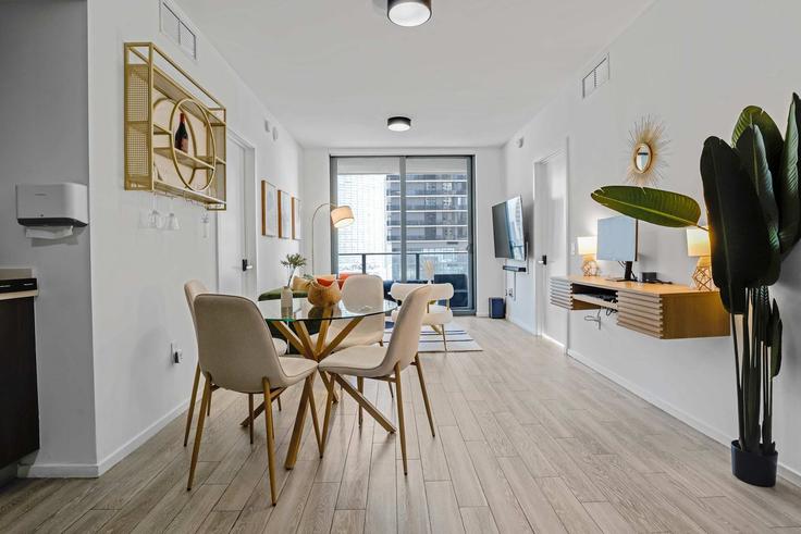 Miami, Miami에 위치한 Building Northeast 2nd Avenue - apex-hospitality-rentals - 1507058 유닛의 세련된 인테리어가 돋보이는 거실