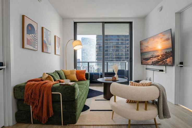 Miami, Miami에 위치한 Building Northeast 2nd Avenue - apex-hospitality-rentals - 1507058 유닛의 세련된 인테리어가 돋보이는 거실