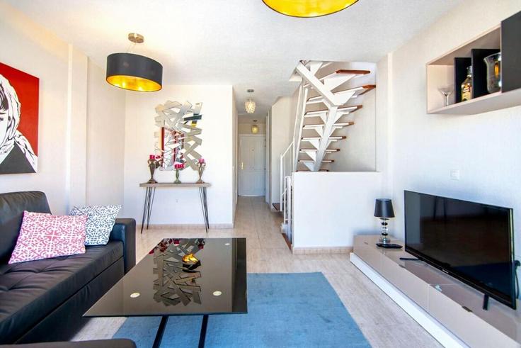 Elegant gestaltetes Wohnzimmer mit moderner Einrichtung in einer Wohnung im Building Avenida de la Galga - aqua-vista-tenerife - 1239711 in Callao Salvaje, Callao Salvaje Elegant gestaltetes Wohnzimmer mit moderner Einrichtung in einer Wohnung im Building Avenida de la Galga - aqua-vista-tenerife - 1239711 in Callao Salvaje, Callao Salvaje