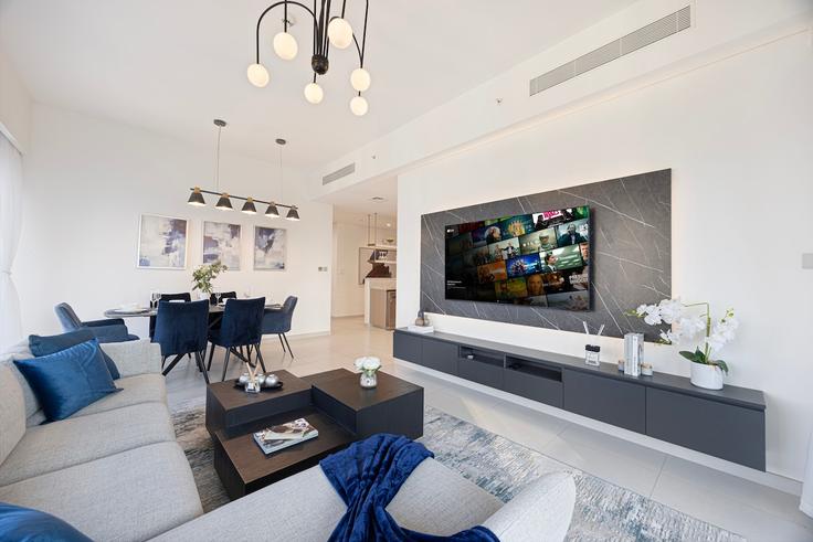 Elegant gestaltetes Wohnzimmer mit moderner Einrichtung in einer Wohnung im Building Burj Khalifa Boulevard - arabnb-vacation-home-rentals-1 - 1635744 in Burj Khalifa, Dubai Elegant gestaltetes Wohnzimmer mit moderner Einrichtung in einer Wohnung im Building Burj Khalifa Boulevard - arabnb-vacation-home-rentals-1 - 1635744 in Burj Khalifa, Dubai