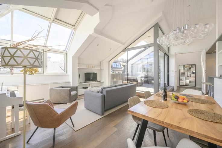 Sala de estar elegantemente projetada com móveis modernos em um apartamento no Building Gonzagagasse - arbiogroup - 1046207 em Wien, Wien Sala de estar elegantemente projetada com móveis modernos em um apartamento no Building Gonzagagasse - arbiogroup - 1046207 em Wien, Wien