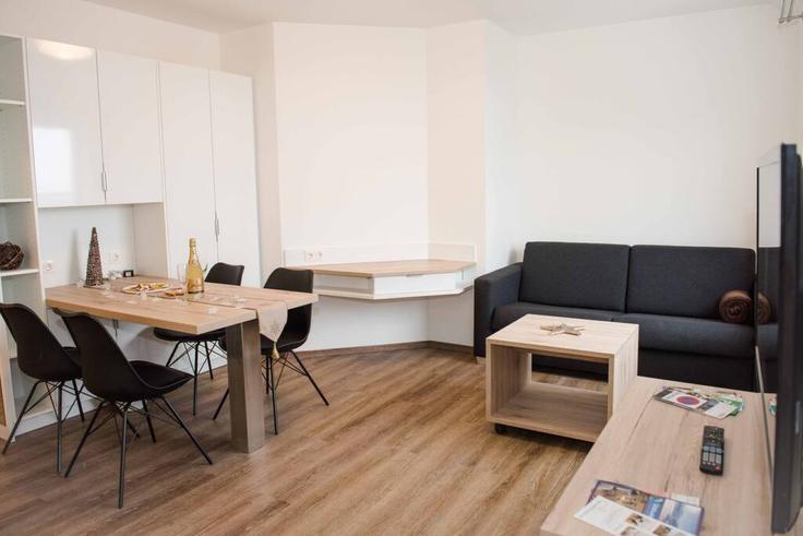 Wien, Wien에 위치한 Building Sankt Veit-Gasse - arbiogroup - 1046183 유닛의 세련된 인테리어가 돋보이는 거실