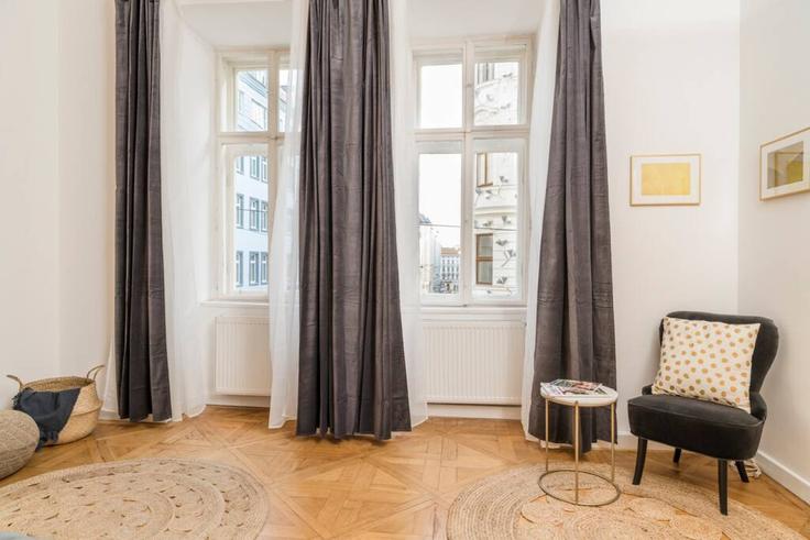 Vienna, Vienna 소재 Building Otto-Bauer-Gasse - arbiogroup - 1046238 - VIE 유닛에 마련된, 현대적인 가구로 꾸며진 우아한 디자인의 거실 Vienna, Vienna 소재 Building Otto-Bauer-Gasse - arbiogroup - 1046238 - VIE 유닛에 마련된, 현대적인 가구로 꾸며진 우아한 디자인의 거실