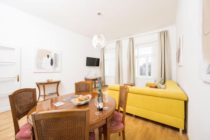 Sala de estar elegantemente projetada com móveis modernos em um apartamento no Building Hernalser Hauptstraße - arbiogroup - 1046278 em Vienna, Vienna Sala de estar elegantemente projetada com móveis modernos em um apartamento no Building Hernalser Hauptstraße - arbiogroup - 1046278 em Vienna, Vienna