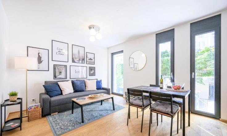 Elegante sala de estar con mobiliario moderno en un apartamento en Building Arnethgasse - arbiogroup - 1046302 en Vienna, Vienna