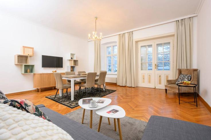 Mödling, Mödling에 위치한 Building Parkstraße - arbiogroup - 1046309 - VIE 유닛의 세련된 인테리어가 돋보이는 거실
