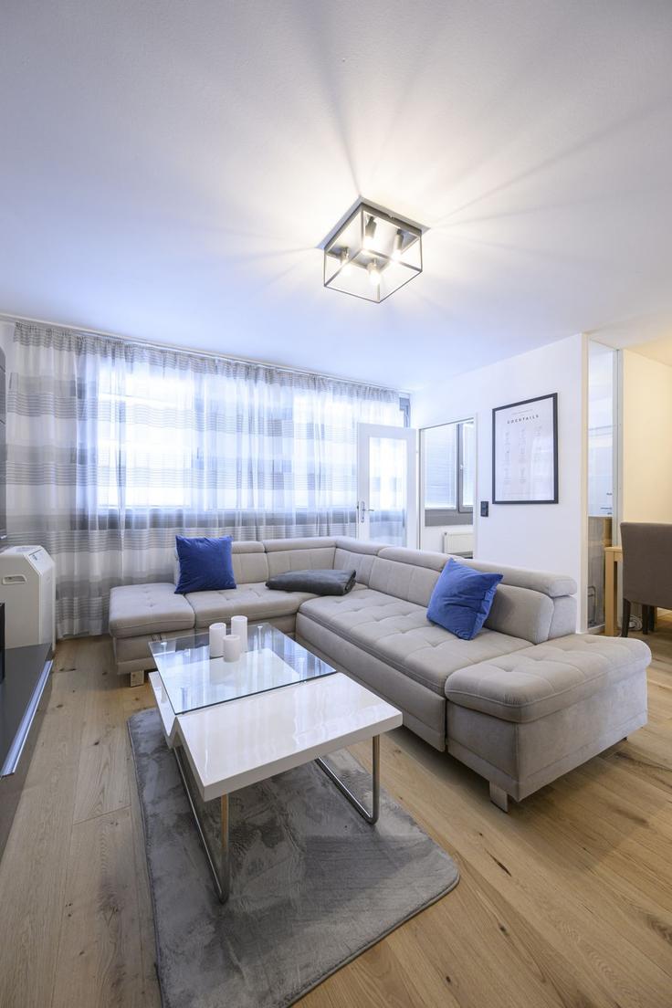 Building Pasettistraße - arbiogroup - 1470242 adresindeki bir dairede modern mobilyalarla zarif bir şekilde tasarlanmış oturma odası Vienna, Vienna Building Pasettistraße - arbiogroup - 1470242 adresindeki bir dairede modern mobilyalarla zarif bir şekilde tasarlanmış oturma odası Vienna, Vienna