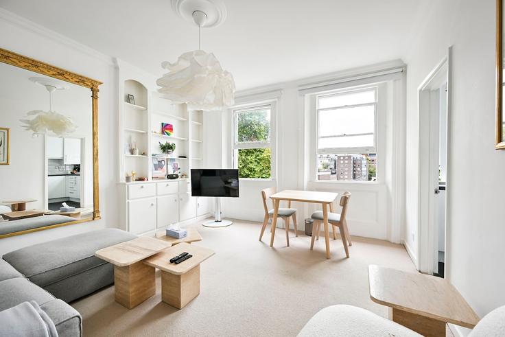 Elegant gestaltetes Wohnzimmer mit moderner Einrichtung in einer Wohnung im Building Stanhope Gardens - argyl-group - 1603883 in Royal Borough of Kensington and Chelsea, London Elegant gestaltetes Wohnzimmer mit moderner Einrichtung in einer Wohnung im Building Stanhope Gardens - argyl-group - 1603883 in Royal Borough of Kensington and Chelsea, London