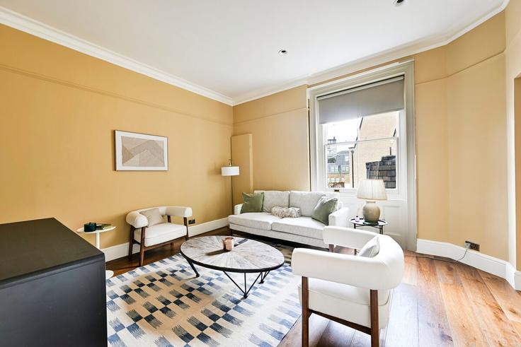 Elegant gestaltetes Wohnzimmer mit moderner Einrichtung in einer Wohnung im Building Kensington High Street - argyl-group - 1613602 in Royal Borough of Kensington and Chelsea, London Elegant gestaltetes Wohnzimmer mit moderner Einrichtung in einer Wohnung im Building Kensington High Street - argyl-group - 1613602 in Royal Borough of Kensington and Chelsea, London