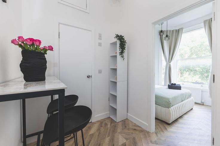 Elegante sala de estar con mobiliario moderno en un apartamento en Building Aberdeen Park - artestays - 1261213 - LON en London Borough of Islington, London