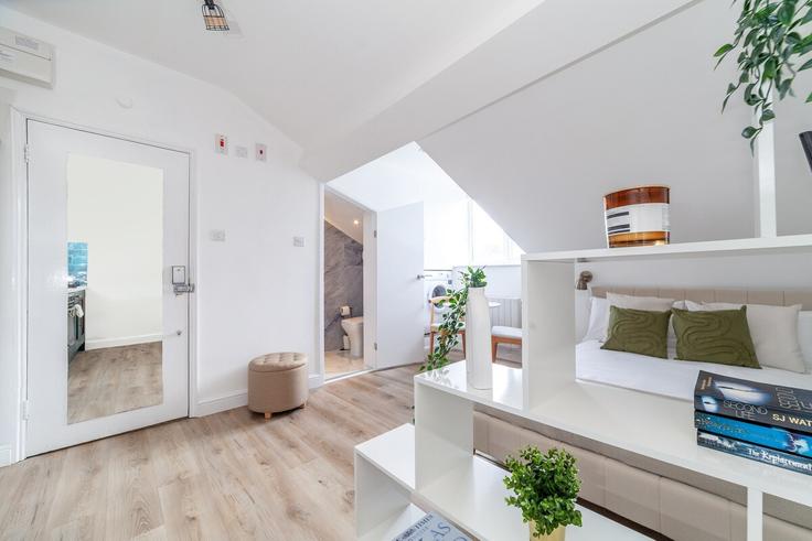Salle de séjour élégante avec mobilier moderne dans un appartement à Building Seven Sisters Road - artestays - 1028651 - LON à London Borough of Haringey, London Salle de séjour élégante avec mobilier moderne dans un appartement à Building Seven Sisters Road - artestays - 1028651 - LON à London Borough of Haringey, London